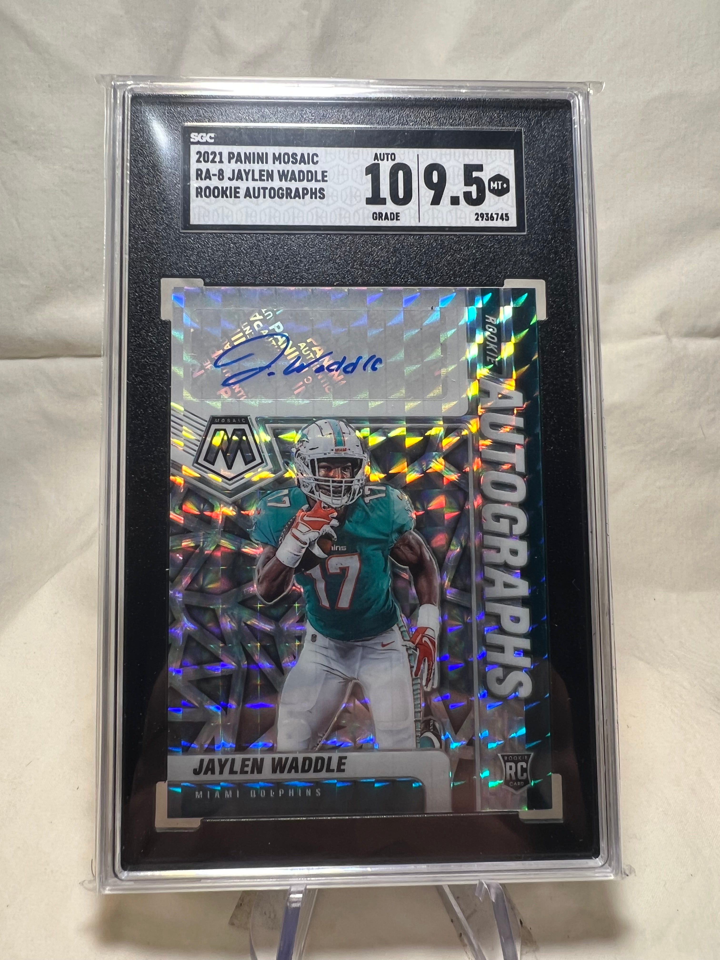 2021 Panini Mosaic Jaylen Waddle Rookie Autographs SGC 10/9.5  Dolphins