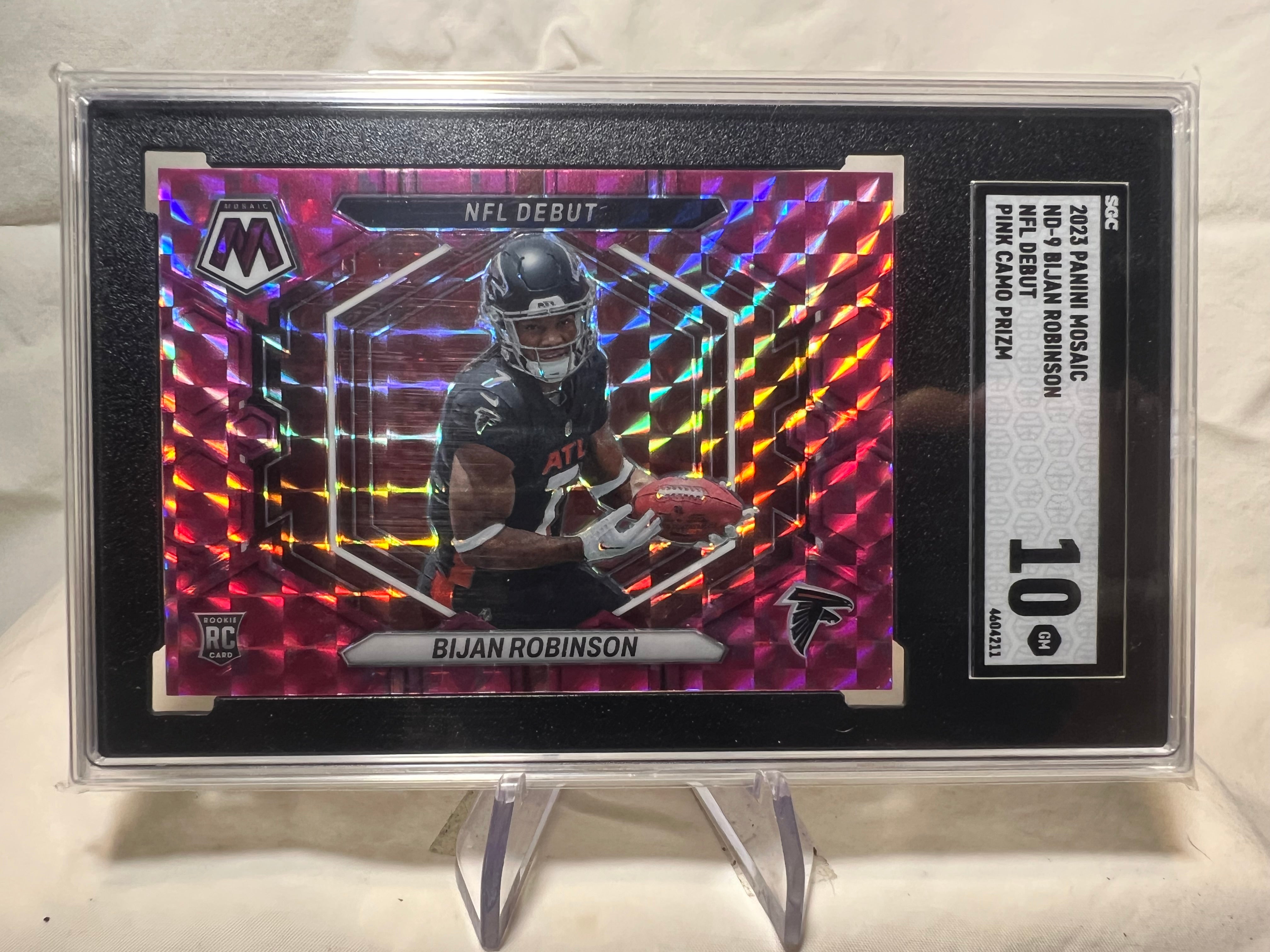 2023 Panini Mosaic Bijan Robinson Nfl Debut Pink Camo Rookie Card SGC 10.